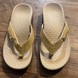 Vionic Yellow Flip Flops